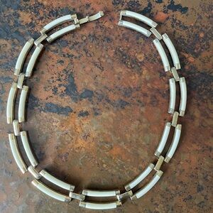 Banana Republic Elegant Cream and Gold Necklace